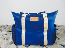 Load image into Gallery viewer, Luxury dog bed and car seat - Navy
